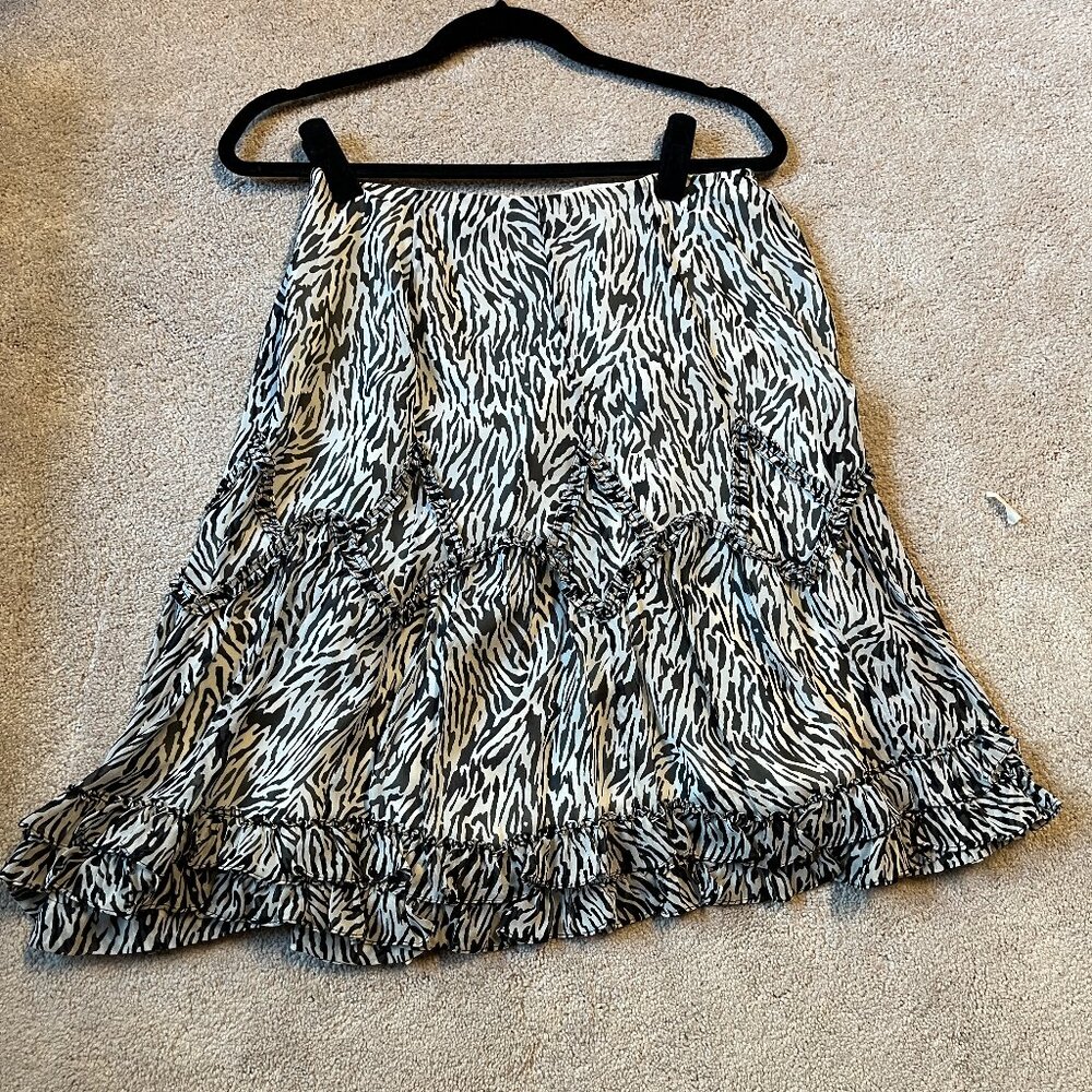 Dana Buchman 100% silk Skirt (SIze‎ 8P) (Great condition)